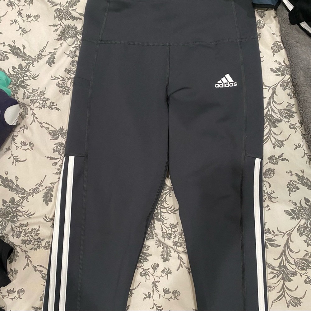 Gray Adidas leggings with side pocket